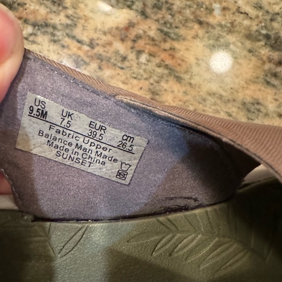 Great Bzees sunset wedge sandals in olive, size 9.5 - Picture 6 of 7